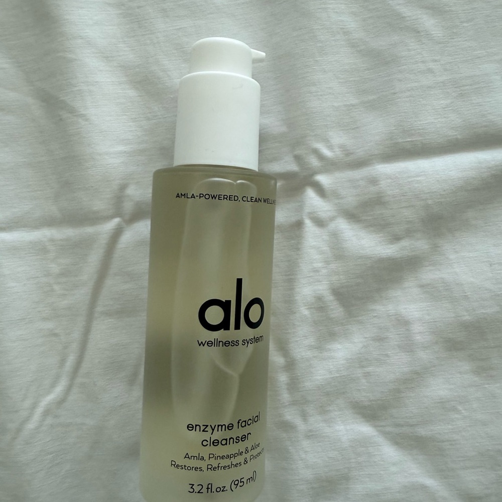 ALO Yoga Enzyme Facial Cleanser - Cream